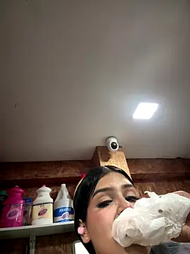 LucianaQuen live sex cam