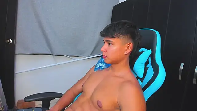 Bray_Kevin live sex cam