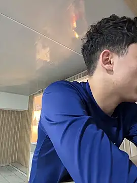 AdrianRinaldi live sex cam