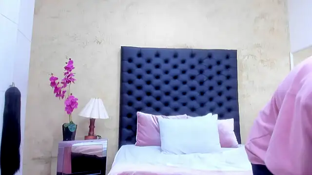 NahomiWhitel live sex cam