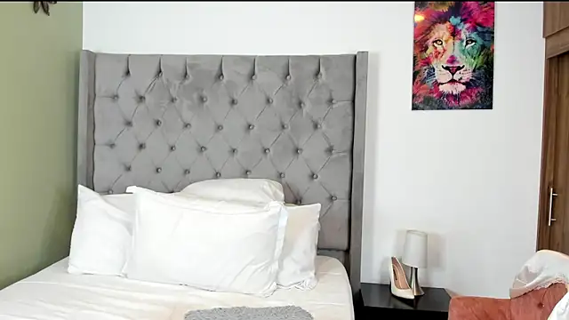 ariannaThompsons live sex cam