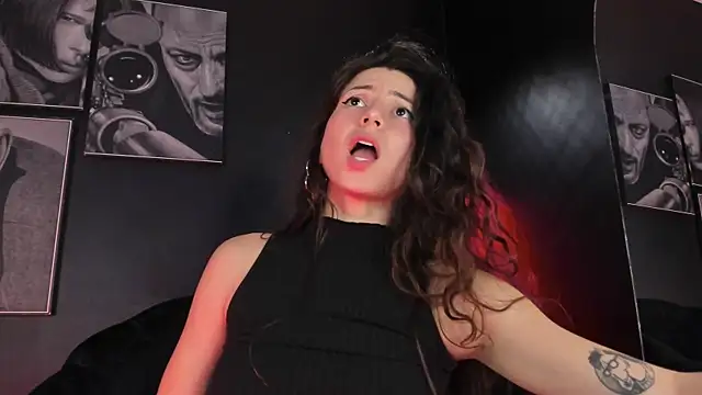 LolaMustaine_ live sex cam