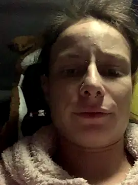 GoldenPussy1329 live sex cam