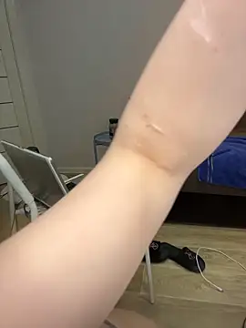 KiraBerht live sex cam