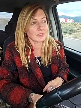 SheIsSomething live sex cam