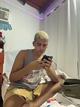 MrLeoLatino live sex cam