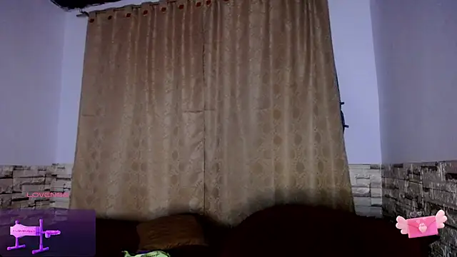 DaraKat18 live sex cam