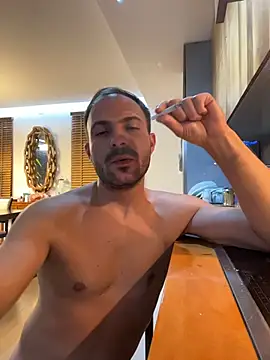 Adventurehotman live sex cam