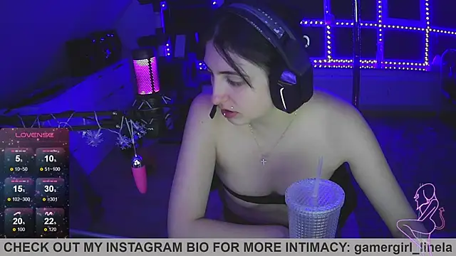 Gamergirl-Linela live sex cam
