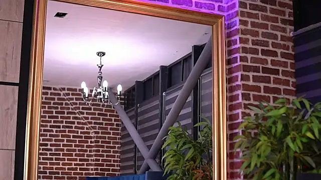 NicoleCellini live sex cam