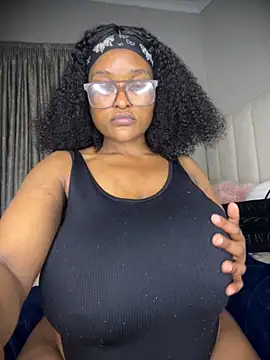 Bustygoddess32 live sex cam