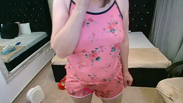 Lilly_hott live sex cam