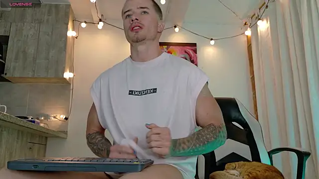 Ryannblue07 live sex cam