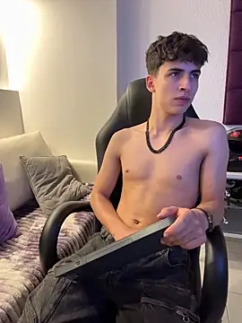 AdrianRinaldi live sex cam