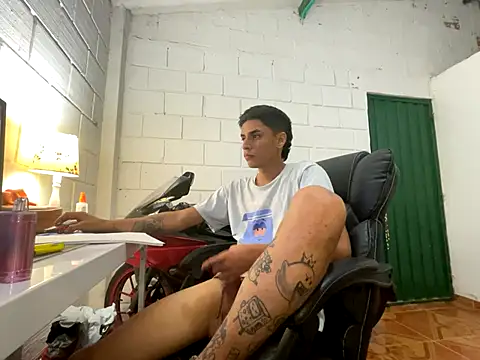 Max_TheHorseDick live sex cam