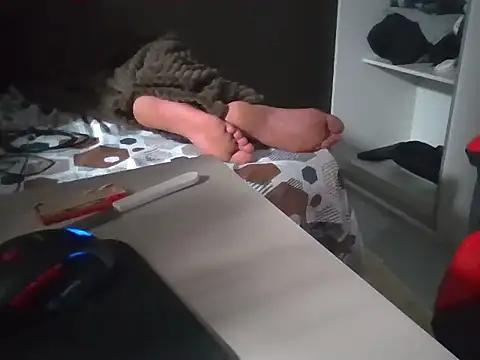 JUNINHOLEKEJR live sex cam