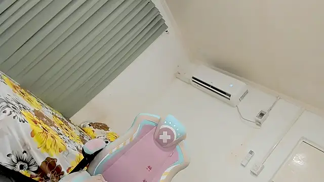 CraveMyCurves live sex cam