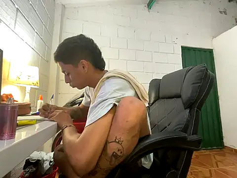 Max_TheHorseDick live sex cam