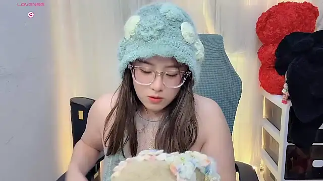 NEWONETO live sex cam