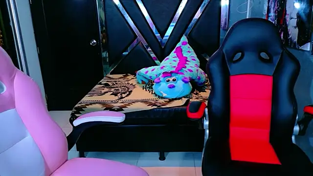 darwinandbrayann live sex cam