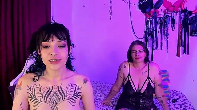 dungeongirls live sex cam