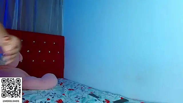 couple_lovelyds live sex cam