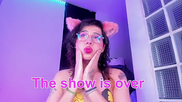 Sweet-SharoKitty live sex cam