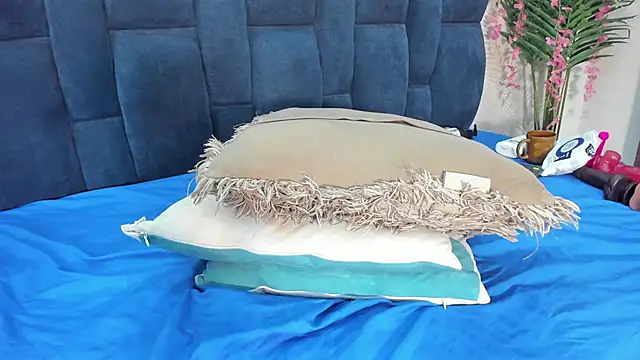 Melody_Megann live sex cam