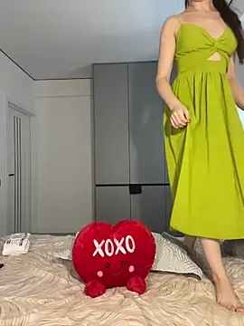 CurlyLara live sex cam