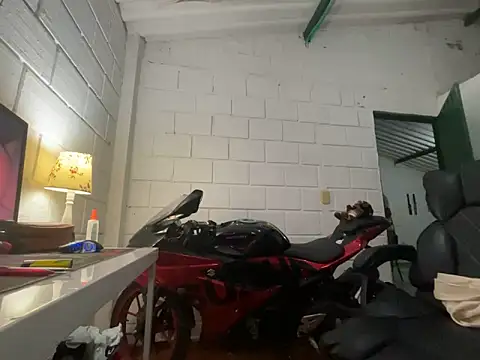 Max_TheHorseDick live sex cam