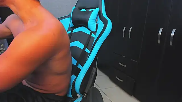 Bray_Kevin live sex cam