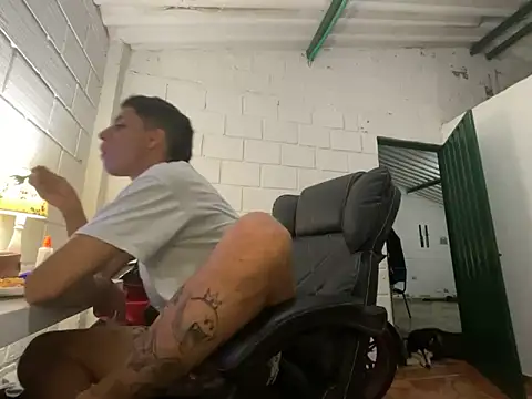 Max_TheHorseDick's Stripchat show and profile