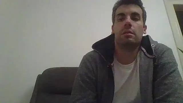 JulioIsHere4you's cam snapshot