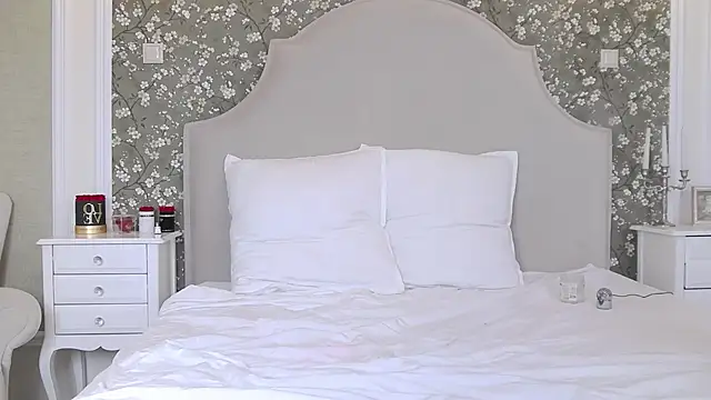 TesaQuinn live sex cam