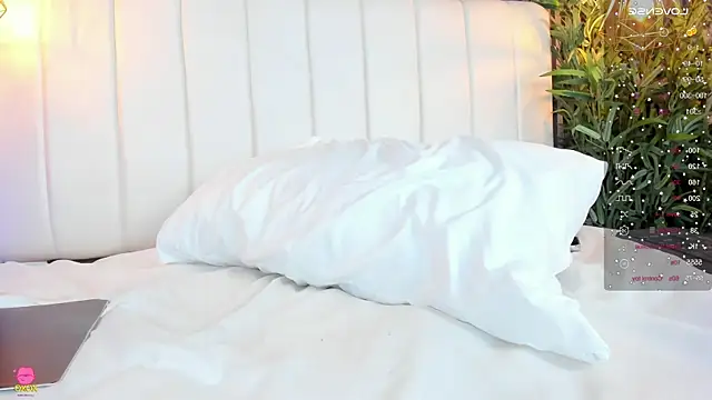 SaraRiley live sex cam