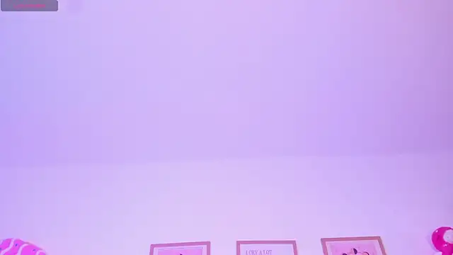 Petit-Rosse's Stripchat show and profile