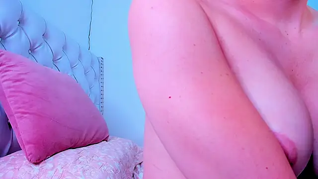 Ariana_f live sex cam