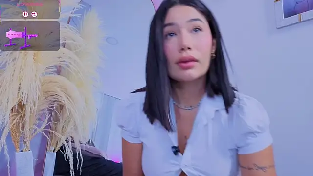 Chlooee__ live sex cam