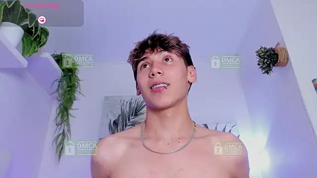 Twinkie_Hung live sex cam