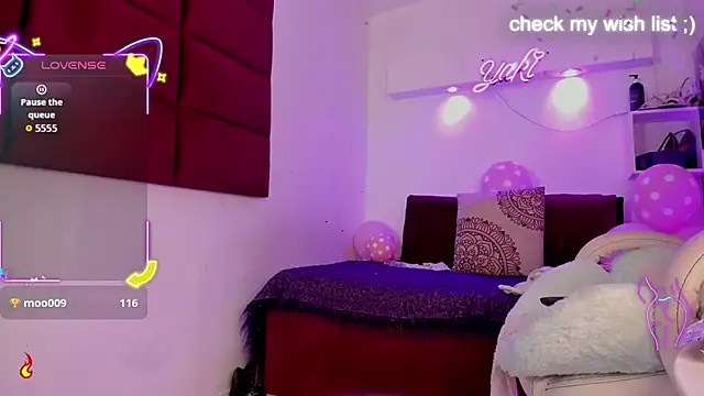 Yaki_Tai live sex cam