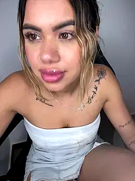 Alanna-foxx live sex cam