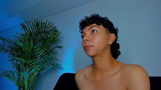 xhenisa_ live sex cam