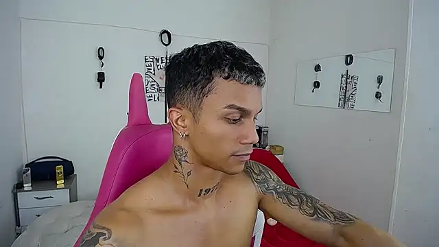 Leonard_Price live sex cam