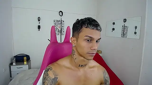 Leonard_Price live sex cam