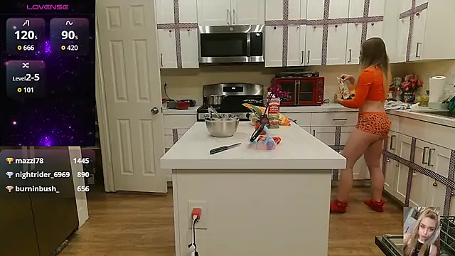 Blondiewithanass live sex cam