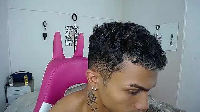 Leonard_Price live sex cam