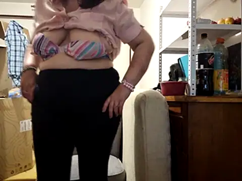 Samantha_Squirt@xh live sex cam