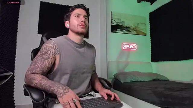 LucianSinclair live sex cam