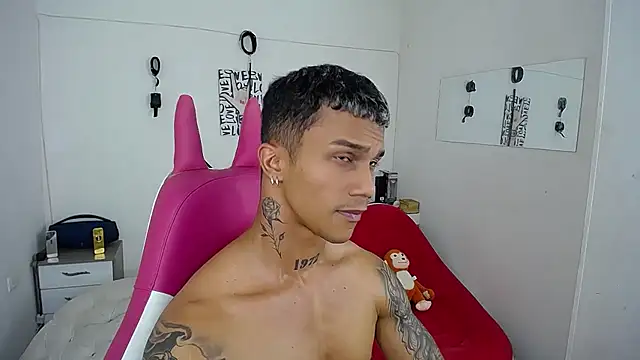 Leonard_Price live sex cam