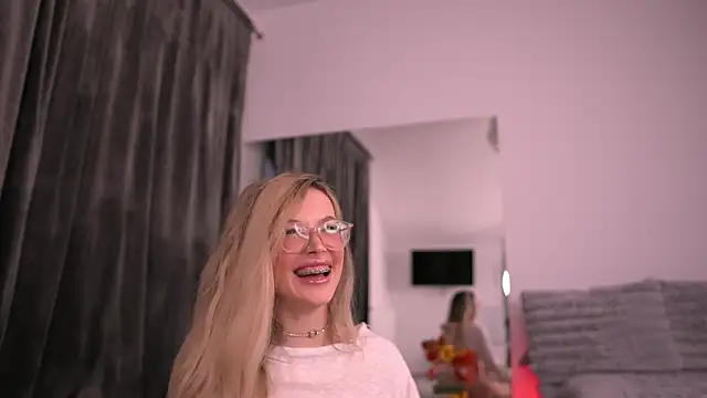 KylieJoyce live sex cam